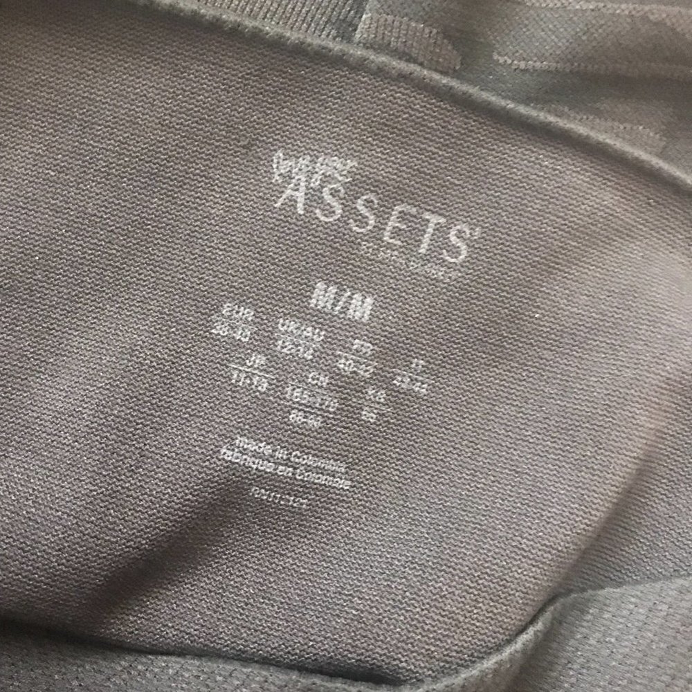 Love Your ASSETS Spanx Black Camo Leggings Size Medium - Picture 5 of 5